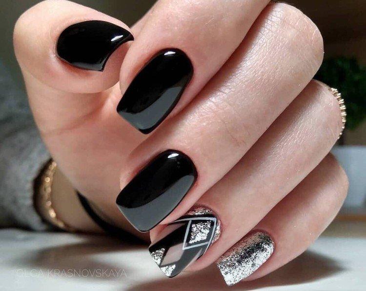 Темный маникюр с блестками