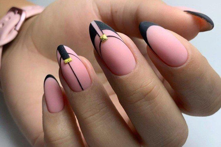 Темный френч и лунный маникюр
