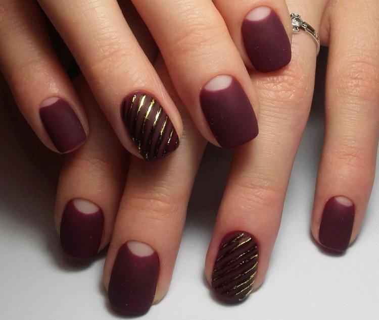 Темный френч и лунный маникюр