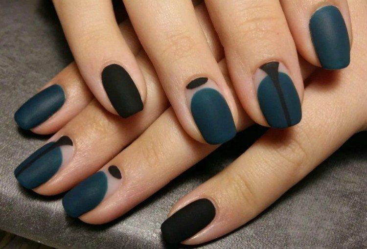 Темный матовый маникюр