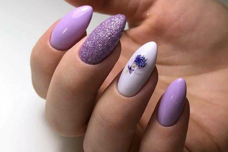Бело-фиолетовый маникюр