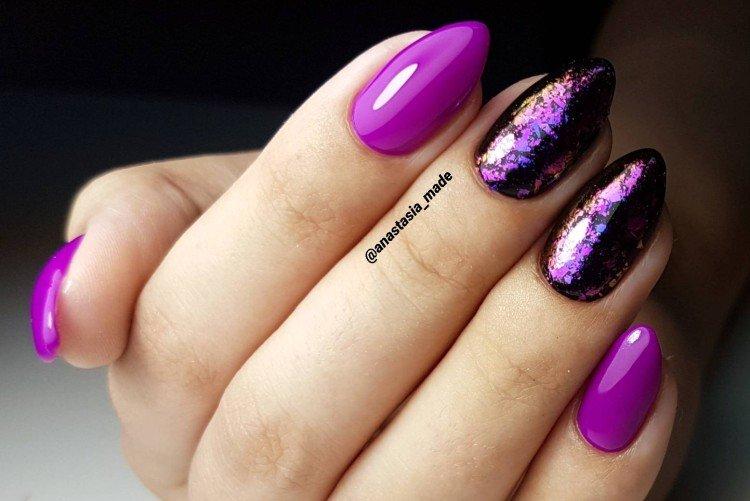 Фиолетовый маникюр с фольгой