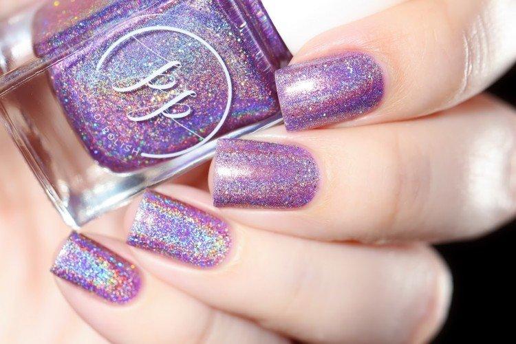 Фиолетовый маникюр с блестками