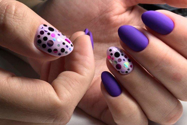 Фиолетовый маникюр с камифубиками