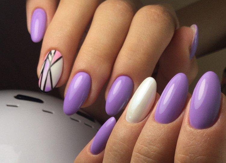 Светлый фиолетовый маникюр