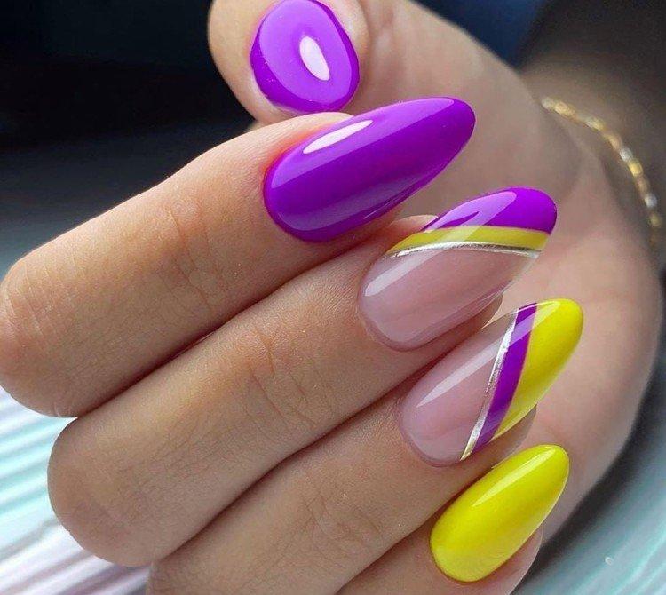 Яркий фиолетовый маникюр
