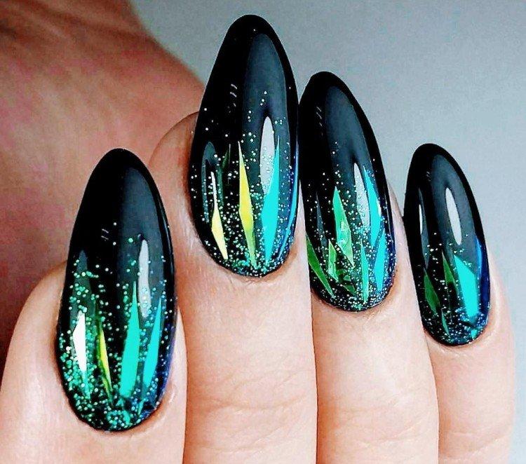 Черно-зеленый маникюр
