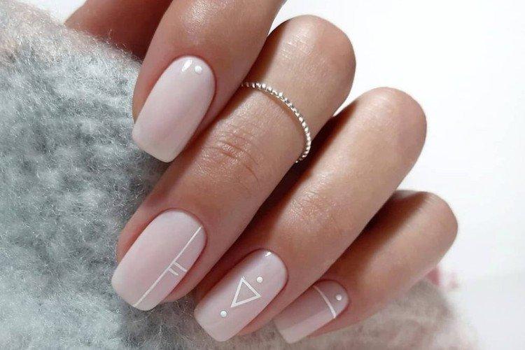 Белый и молочный маникюр