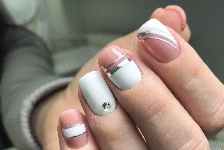 Светлый маникюр с лентами