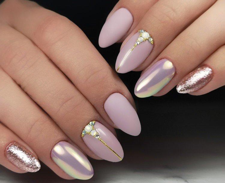 Светлый маникюр с втиркой
