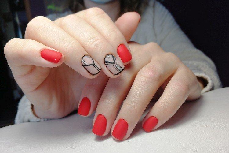 Красный маникюр гель-лаком