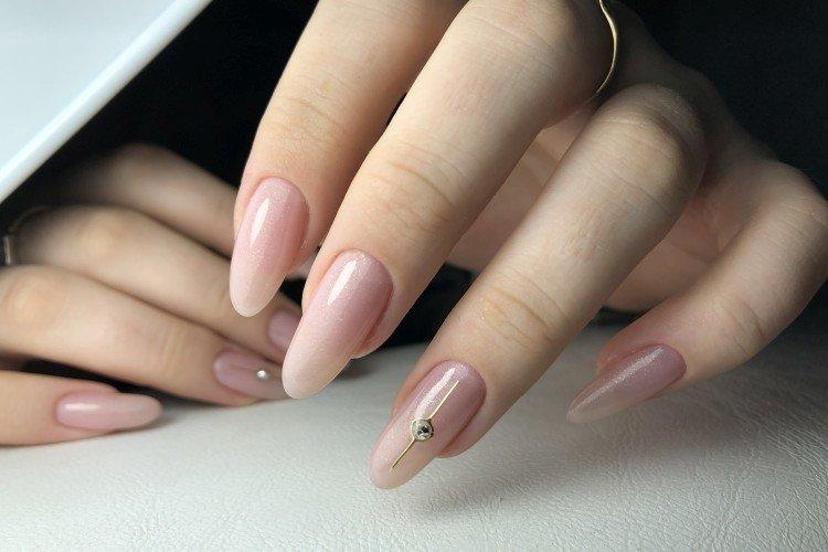 Нюдовый дизайн ногтей