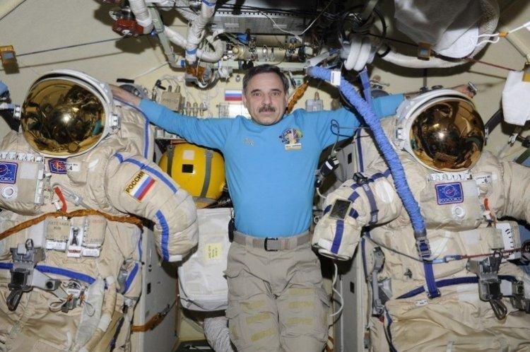 Год на орбите (2016)