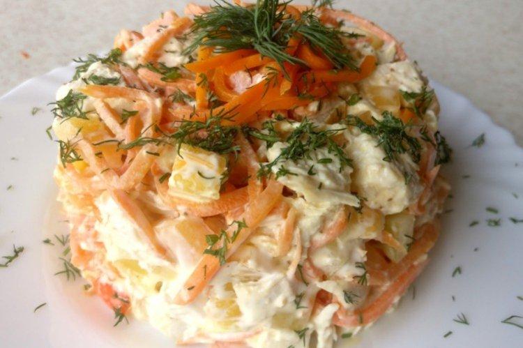 Салат с копченой курицей и лавашем