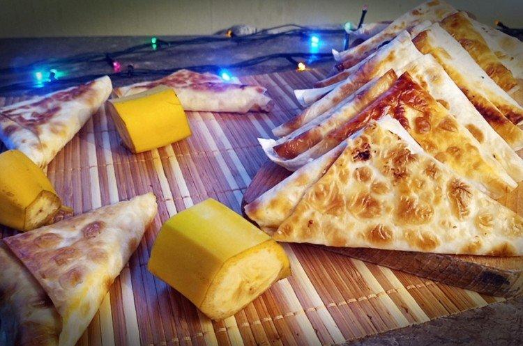 Бананы с шоколадом в лаваше