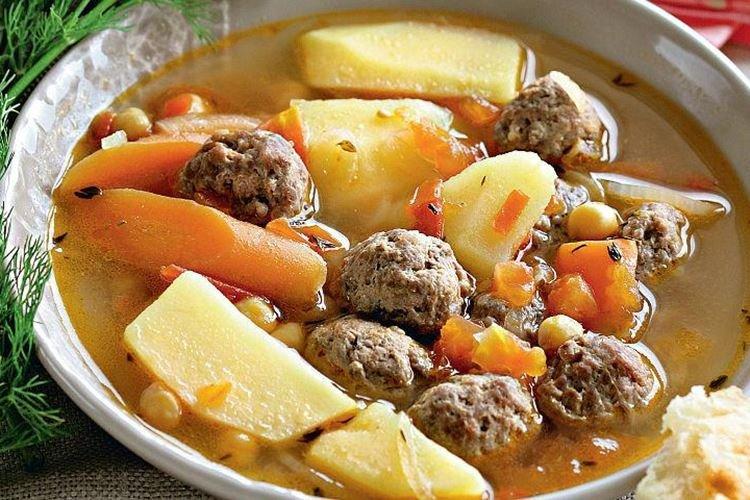 Шурпа с фрикадельками из свинины