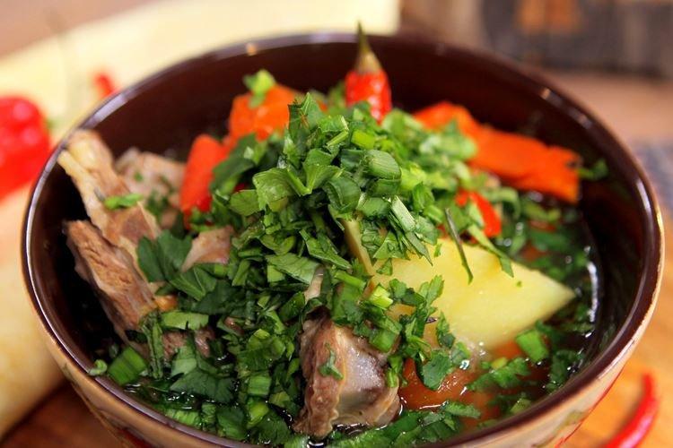 Шурпа из свинины с томатной пастой