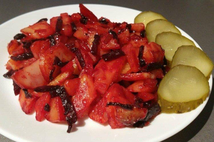 Тушеные овощи со свеклой