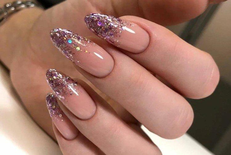 Маникюр с блестками на длинные ногти
