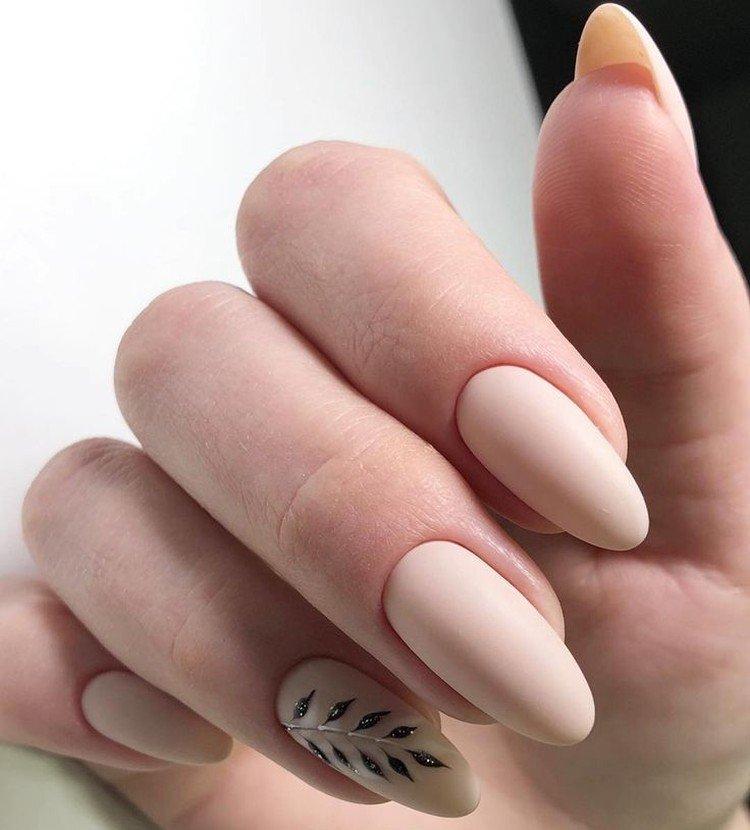 Минимализм в маникюре