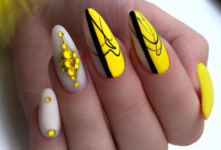 Серый и желтый маникюр