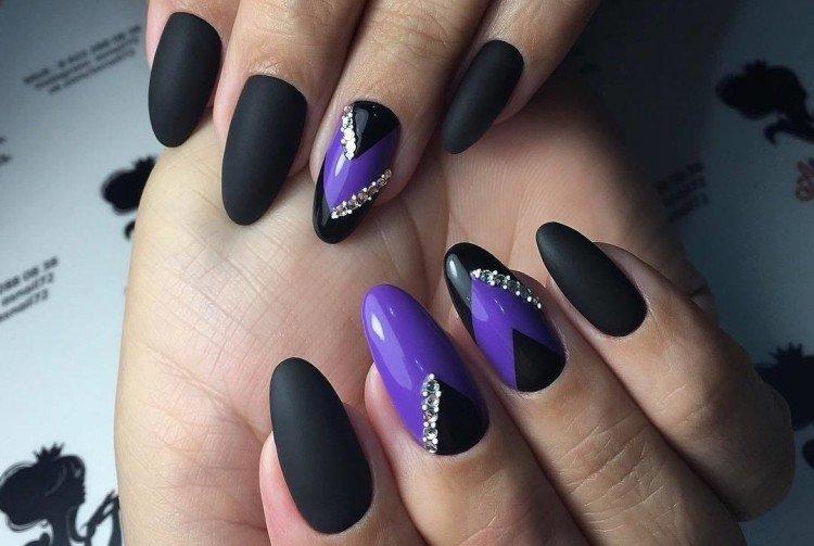 Темный маникюр на длинные ногти