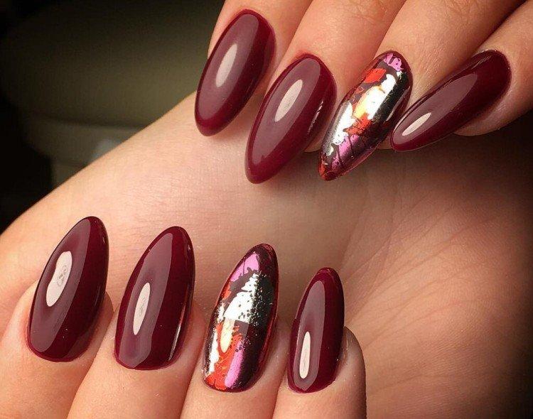 Маникюр с фольгой на овальные ногти