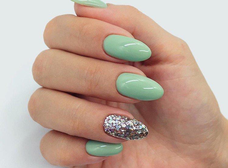 Цветной маникюр на овальные ногти
