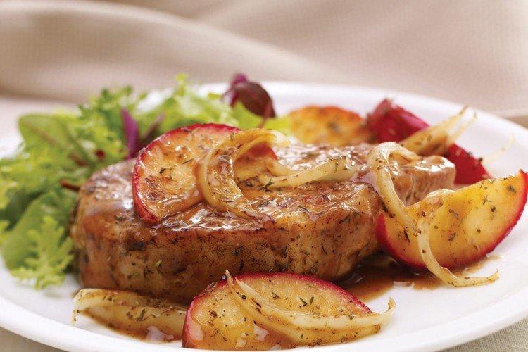 Говядина с яблоками в духовке