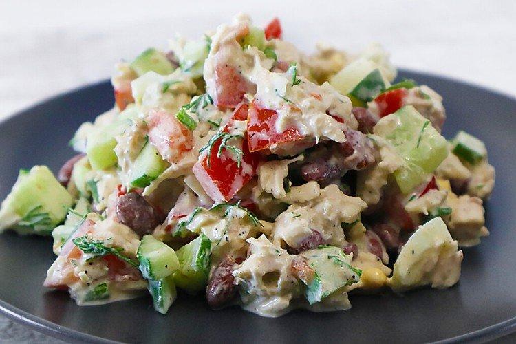 Салат с помидорами, огурцами и фасолью