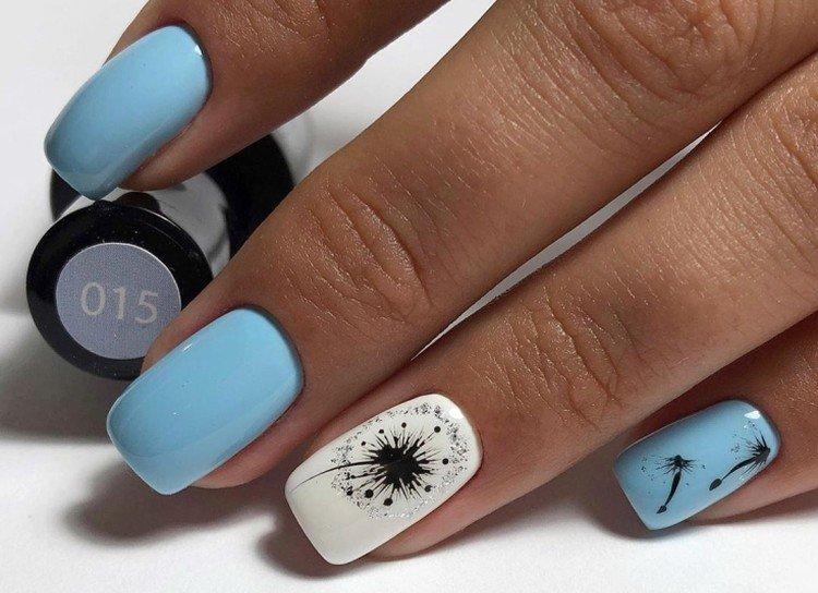 Бело-голубой маникюр