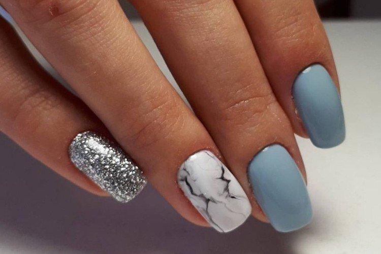 Серебряно-голубой маникюр