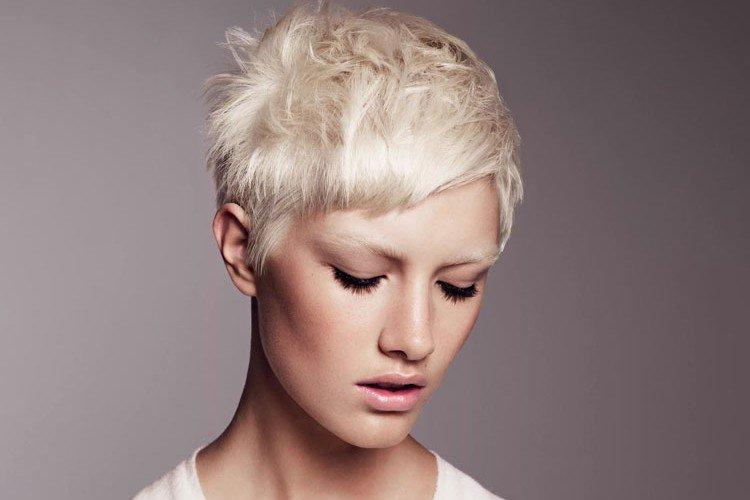 С пепельным или блонд-окрашиванием