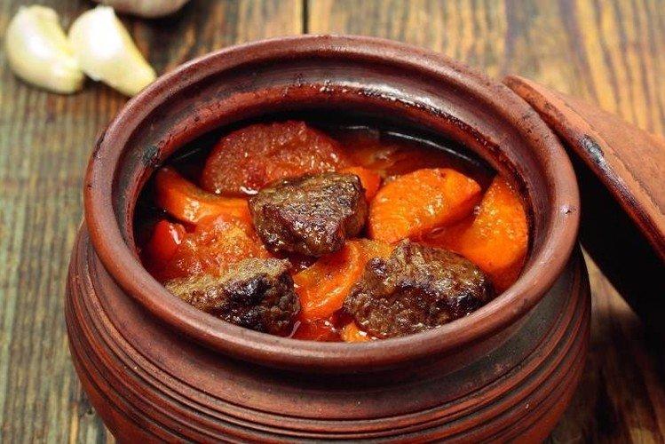 Гуляш из свинины в духовке