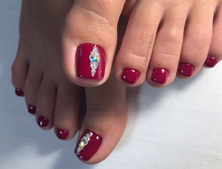 Красный педикюр