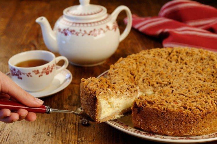 Тертый песочный пирог с творогом