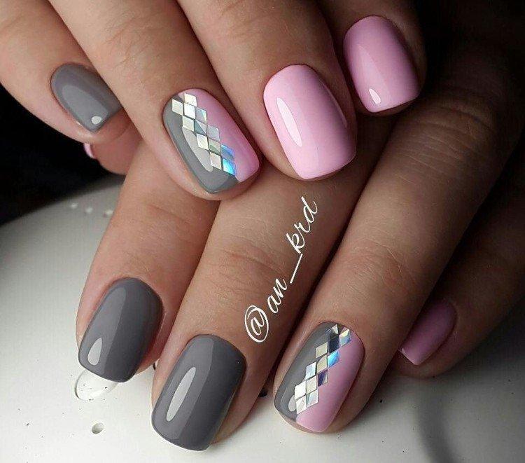 Розово-серый маникюр