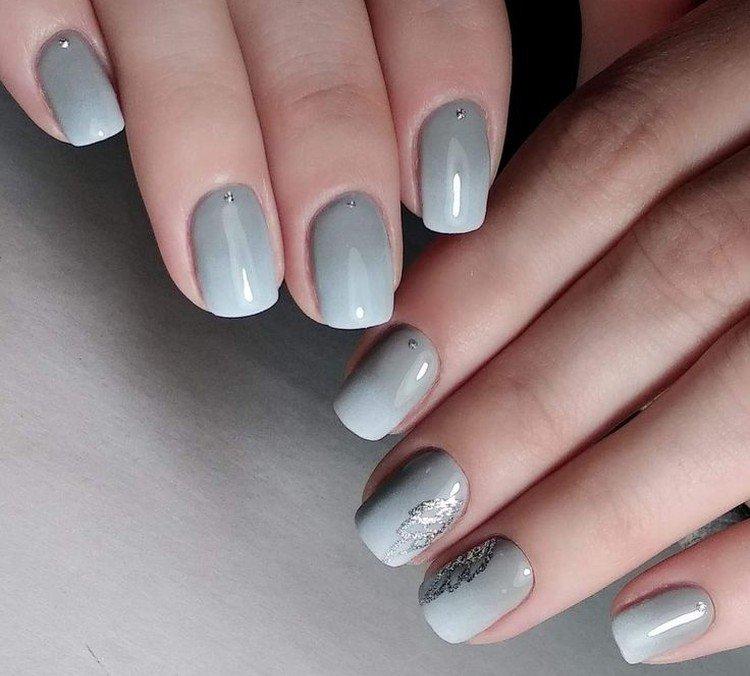 Серый маникюр с градиентом