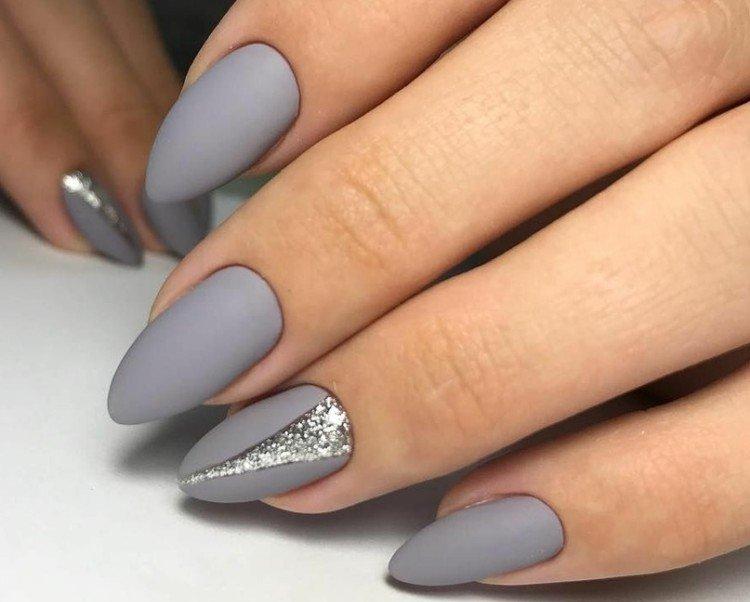 Матовый серый маникюр