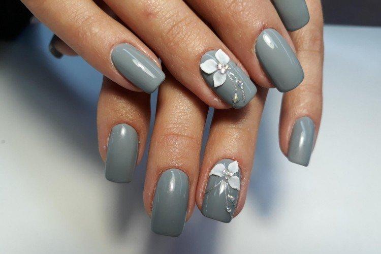 Акриловый серый маникюр
