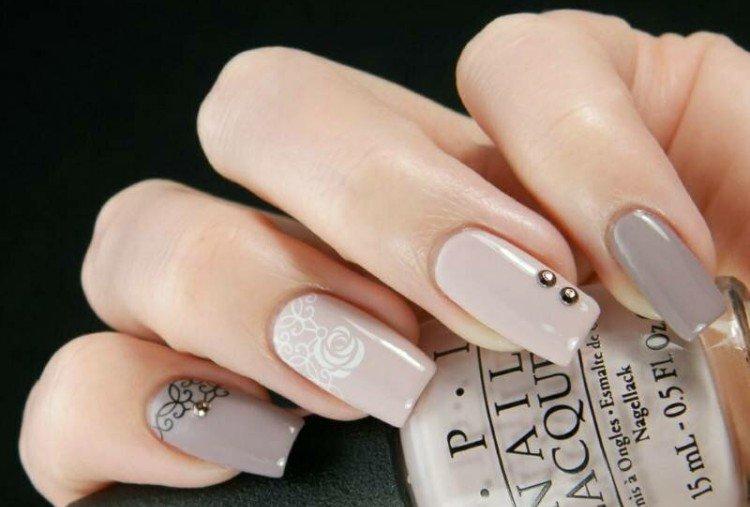 Бежево-серый маникюр