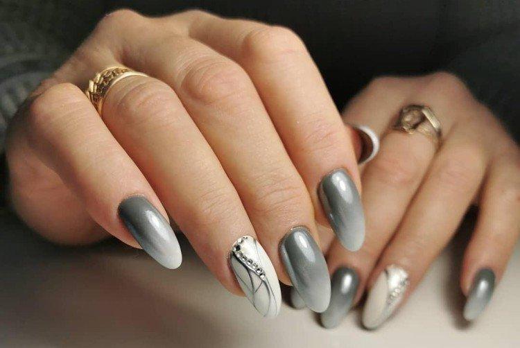 Серый маникюр со стальным отливом
