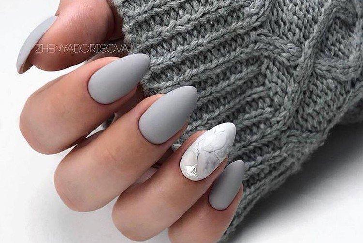 Бело-серый маникюр
