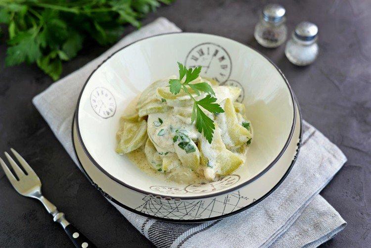 Легкая закуска из кабачков и кинзы