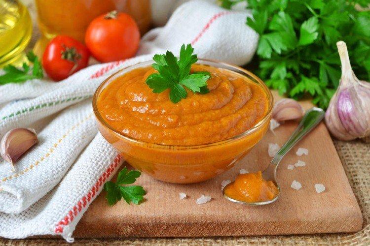 Кабачковая икра с помидорами