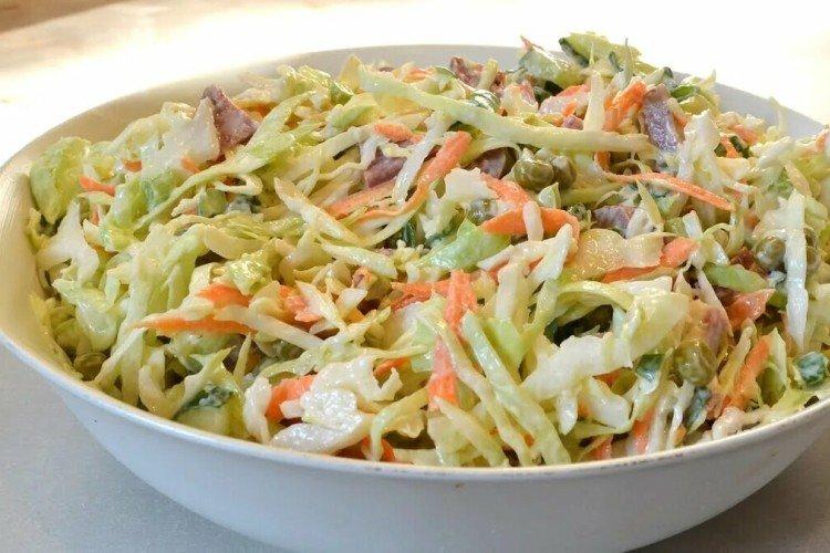 Салат из свежей капусты с огурцом и говядиной