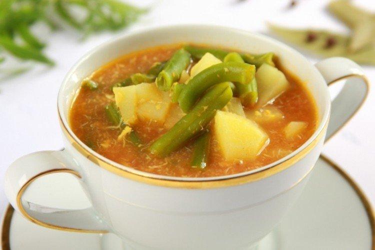 Суп из стручковой фасоли с помидором