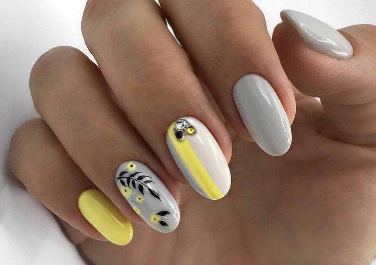 Маникюр в серых и желтых тонах