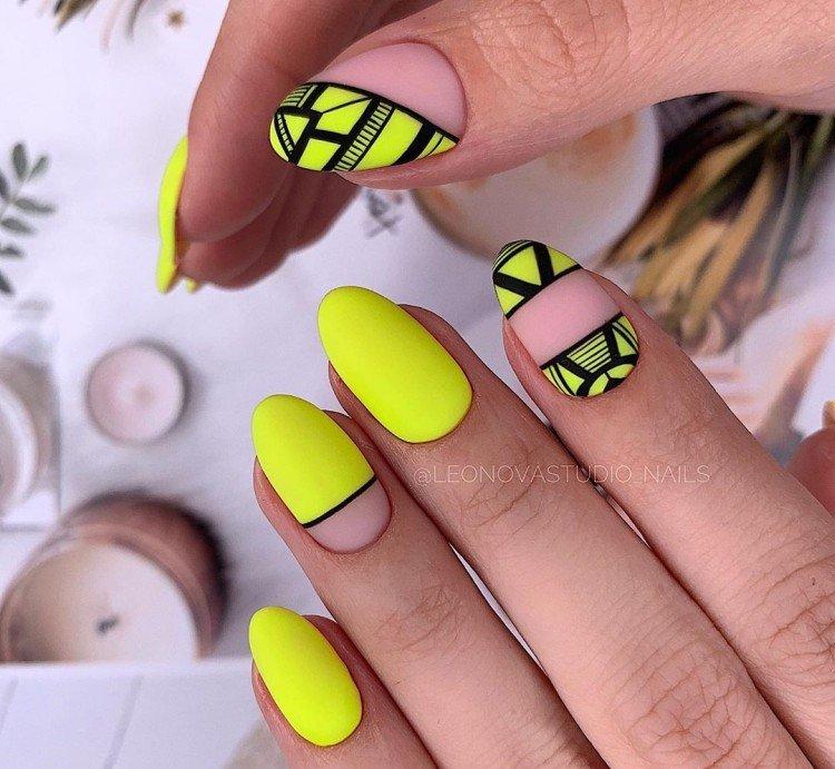 Неоновый желтый маникюр