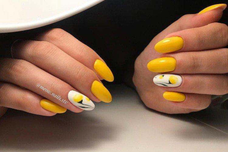 Желтый маникюр